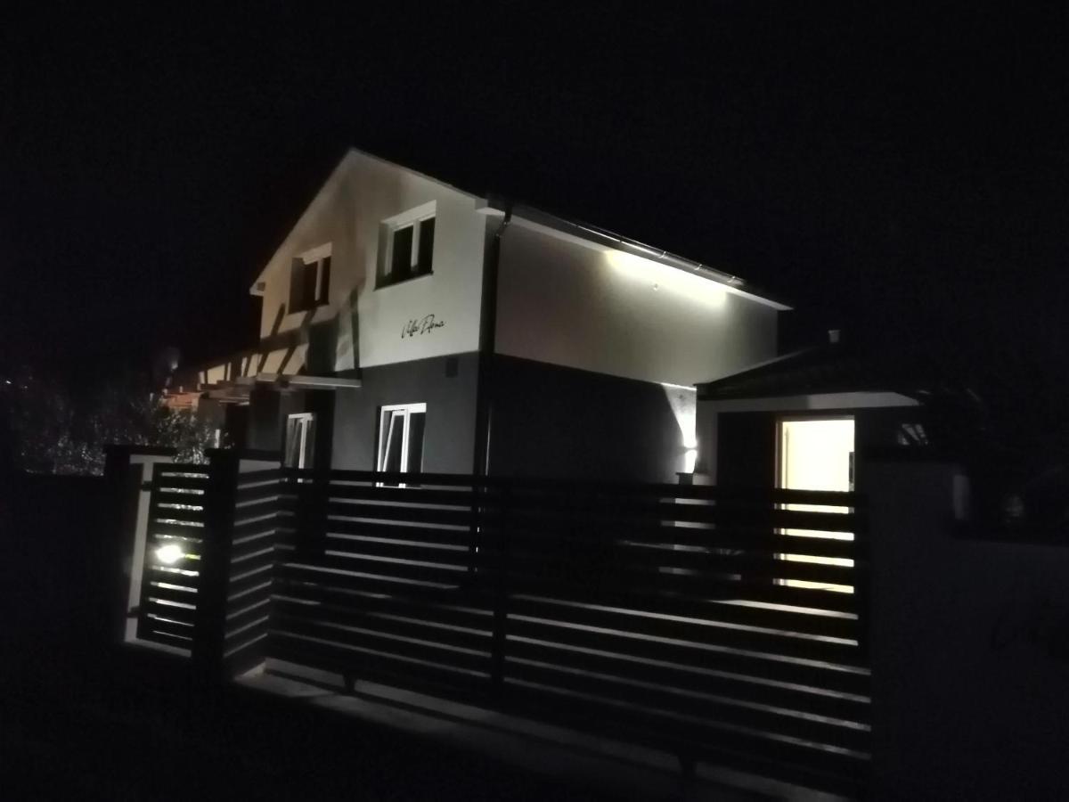 Elena Villa Помер Екстериор снимка